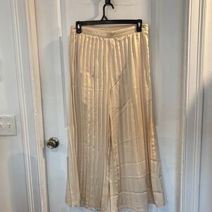 Elegant Cream Wide Leg pleated/palazzo Pants- NWOT